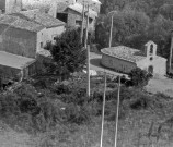 Chastel-Arnaud.- Vue aérienne du hameau des Auberts et de sa chapelle.
