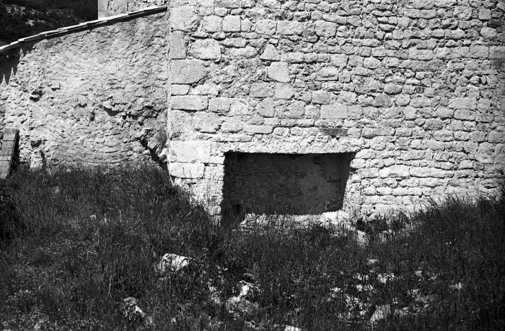 Lemps.- Détail de l'église Saint-Pierre.