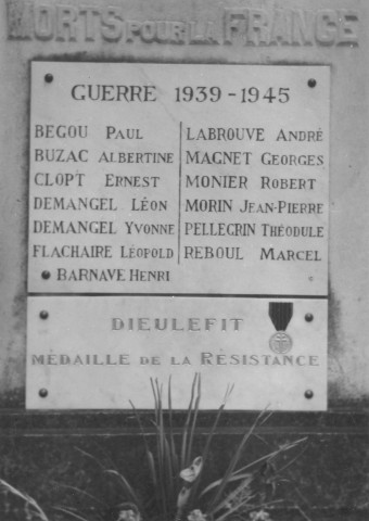 72. Brigade de Dieulefit. Nature de la commémoration : stèle. Lieu : Dieulefit, au monument aux morts situé au carrefour entre la route nationale n°540 et rue Lamautière. Nombre de victimes, mortes au combat : 11 ; mortes en déportation : 2. Circonstances : morts au combat entre le 12 juin 1944 et le 22 août 1944.