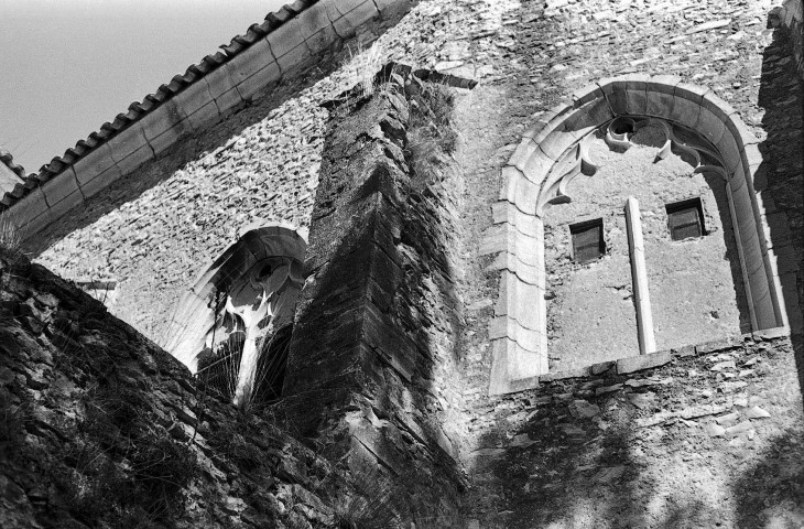 Montjoux. - Fenêtres sud sud-est de la chapelle du château.