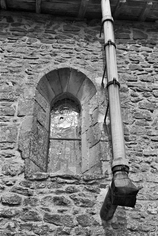 Bathernay. - Détail de la façade sud de l'église Saint-Étienne.