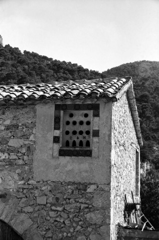 Bénivay-Ollon.- Le pigeonnier de la ferme Charasse.