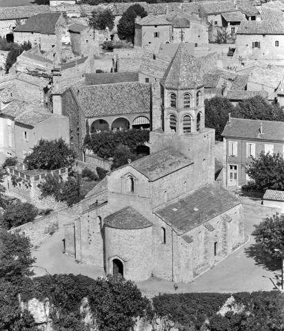 Vue aérienne de l'église Saint-Michel.