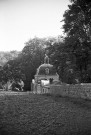 Crépol. - Le pavillon d'entrée du château de Marcieu.