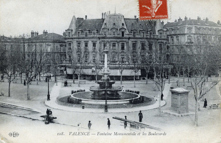 Valence. - La fontaine monumentale sur les boulevards.