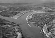 Châteauneuf-du-Rhône. - Vue aérienne du canal de dérivation de Montélimar.