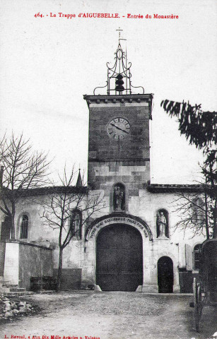 La tour de l'horloge de l'abbaye.