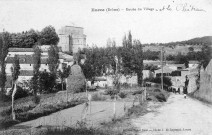 Vue générale du village et du château.