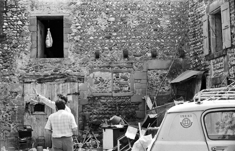 Aleyrac. - Ferme aux abords du prieuré Notre-Dame-la-Brune.