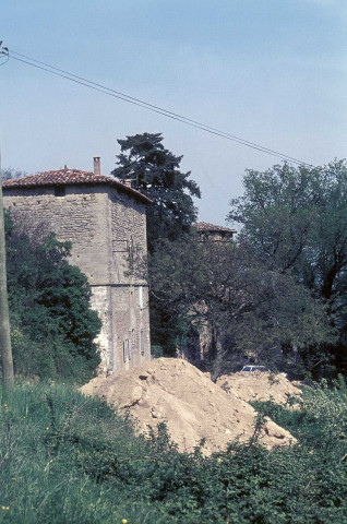 Bathernay.- L'ancien château.