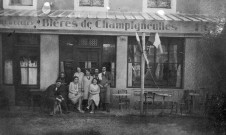 Café en face de la gare.