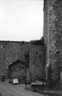 Mirmande.- La façade sud de la nef de l'église Sainte-Foy.