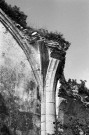 La Bâtie-Rolland. - Détail d'un pilier nervuré du mur nord de la nef de la chapelle Saint-Roch.