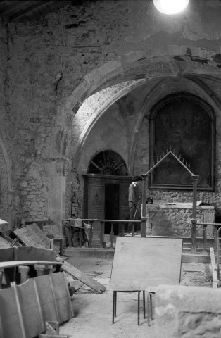 Dieulefit.- La nef et le chœur de la chapelle Saint-Pierre.