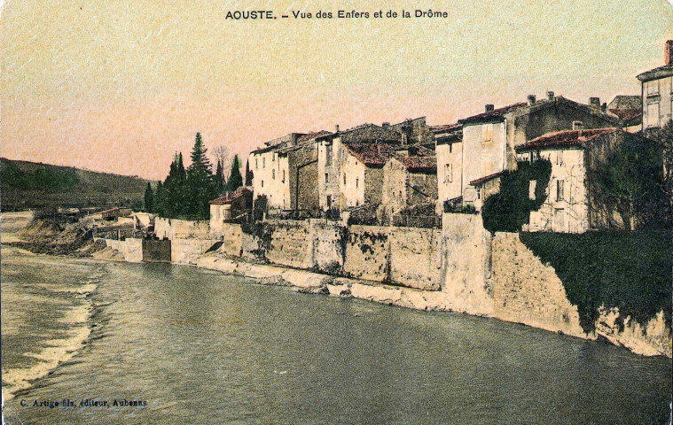 Vue du village et de la Drôme.