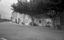 Taulignan.- L'hôtel Roustan cours du Grand Rempart.