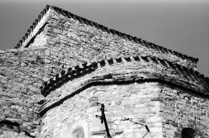 Montclar-sur-Gervanne.- Le chevet de l'église Saint-Marcel.