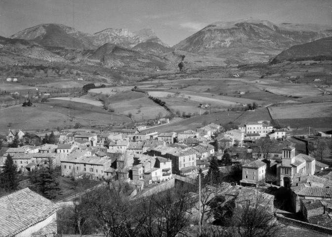 Bourdeaux.- Vue aérienne du village