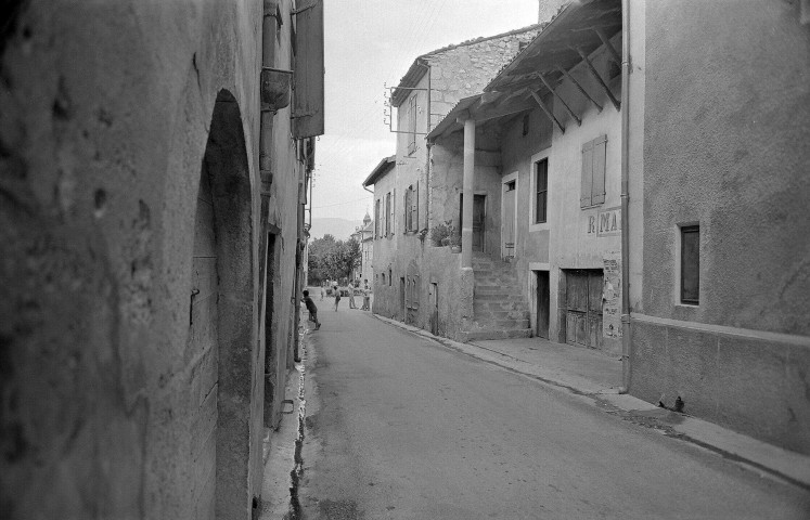 Poyols.- La mairie Grande Rue.