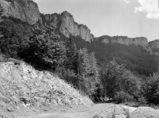 Bouvante.- La route du col du Pionnier.