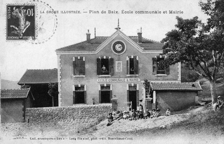 Plan-de-Baix. - La mairie et l'école.