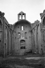 Aleyrac. - La nef et le clocheton du prieuré Notre-Dame-la-Brune, ruiné en 1385.