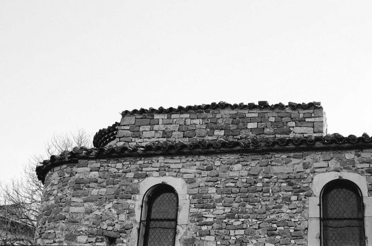 Francillon-sur-Roubion.- La façade nord et les restes du clocher roman de l'église Saint-Pierre-aux-Liens.
