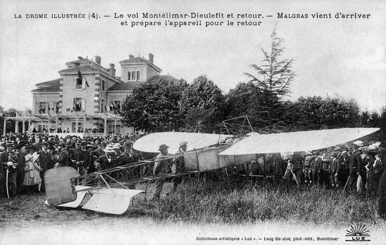 Dieulefit.- Le 7 mai 1911 Roger Morin relie Montélimar à Dieulefit et retour en monoplan Blériot. Il fut le premier à décollé du terrain d'aviation de Montélimar, il a atterri dans le parc de son château de Réjaubert.