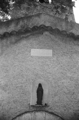 Marsanne. - Détail du pignon du petit sanctuaire de Notre-Dame de Fresneau.