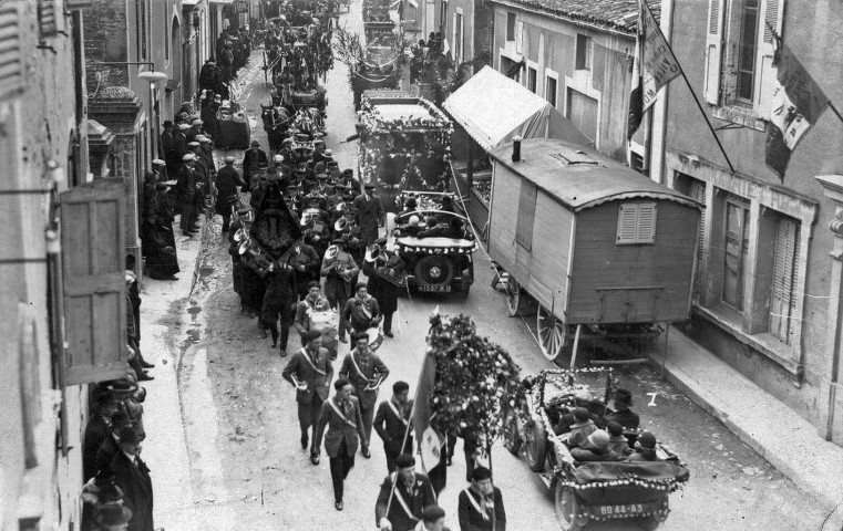 Cortège de la fête des Bouviers Grande Rue.