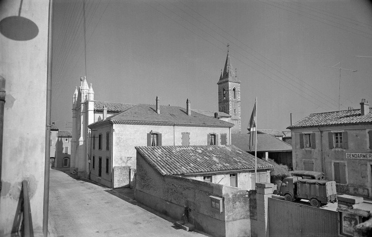 Marsanne. - La gendarmerie et l'église.