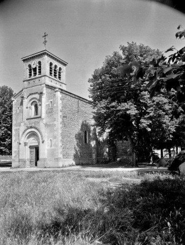 Lapeyrouse-Mornay. - L'église.