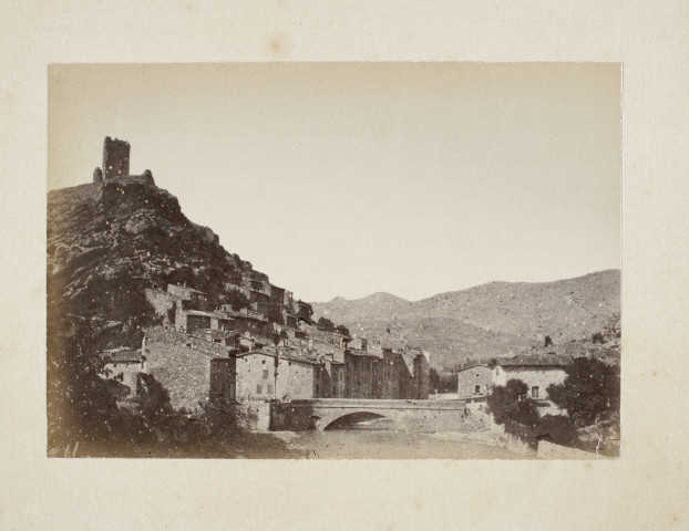 Pontaix.- Vue du village et de la Drôme.