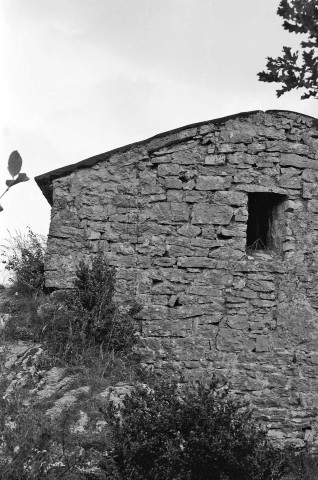 Piégros-la-Clastre.- Le chevet de la chapelle Saint-Médard (XIIe s.).