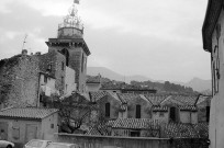 Nyons. - Le clocher et le campanile de l'église Saint-Vincent.