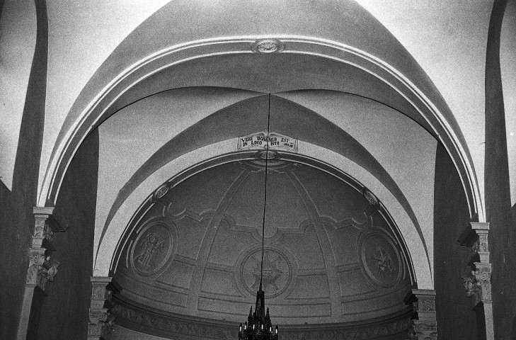 La Baume-d'Hostun. - Motif décoratif et inscription de l'église.