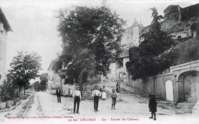 La montée vers le château.