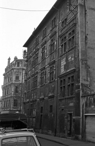 Valence. - La façade est de l'ancienne abbaye de Vernaison, devenue annexe du Palais de Justice.