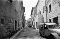 Mirabel-aux-Baronnies.- Visite du village pour une enquête architecturale.