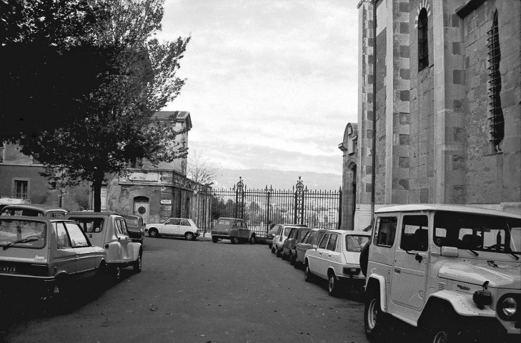 Valence. - Place des Ormeaux.