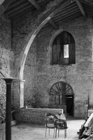 Dieulefit.- La nef et la base du clocher de la chapelle Saint-Pierre.