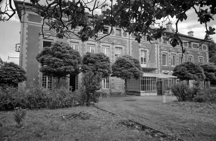 Saint-Sorlin-en-Valloire.- Vue du château de Lapeyrouse