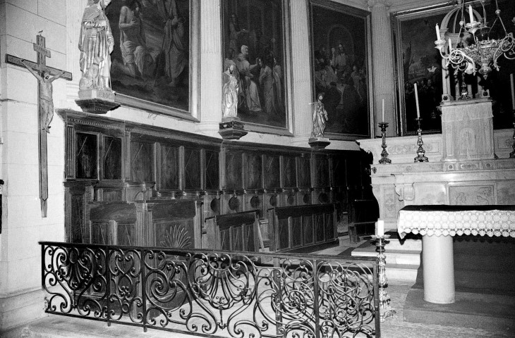 Rochegude. - Le chœur de l'église Saint-Anne et la grille de communion.