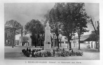 Bourg-lès-Valence.- Le monument aux morts, place de la République.