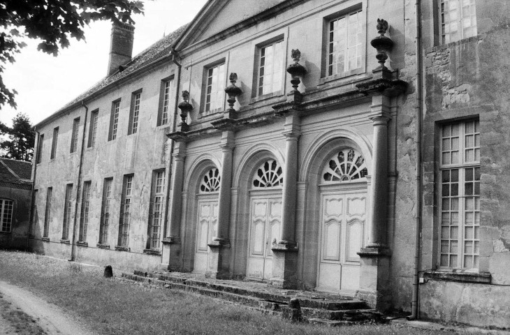 Triors.- Façade nord du château.