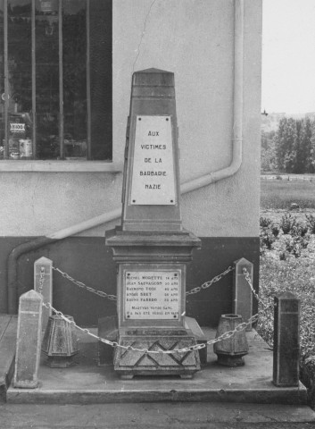 5. Brigade de Moras-en-Valloire. Nature de la commémoration : stèle. Lieu : Châteauneuf-de-Galaure, sur la route départementale 51, à la sortie ouest de la localité. Nombre de victimes, fusillées : 5. Circonstances : personnes abattues par les troupes allemandes le 14 juillet 1944.