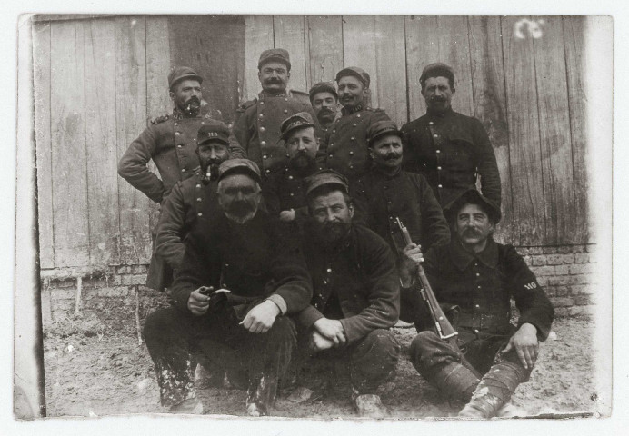 Courtémont. - Soldats de la 2ème compagnie au cantonnement.