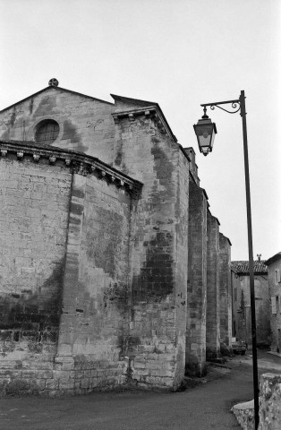 Saint-Restitut.- Le chevet de l'église Saint-Restitut.