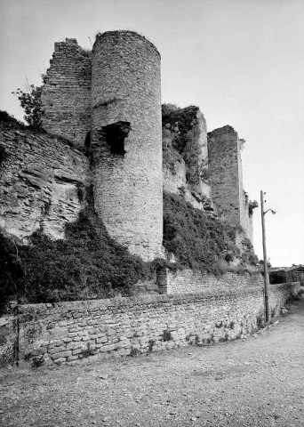 Chabrillan. - Les vestiges du château.