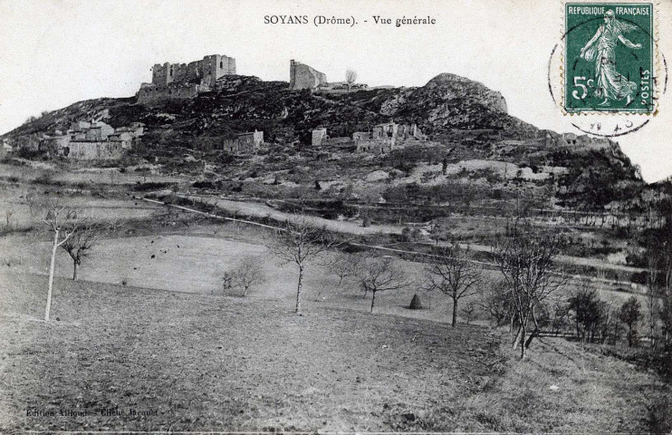 Soyans.- Vue générale du village et du château.